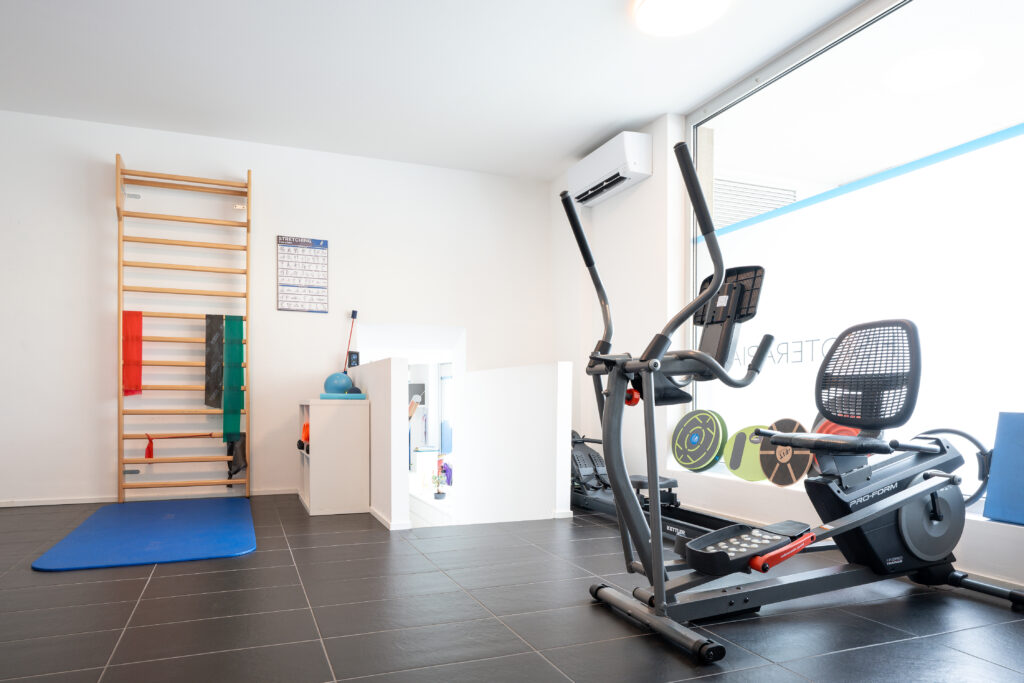 Cyclette ed ellittica nella palestra riabilitativa – Fisioterapia Torriani, Vacallo